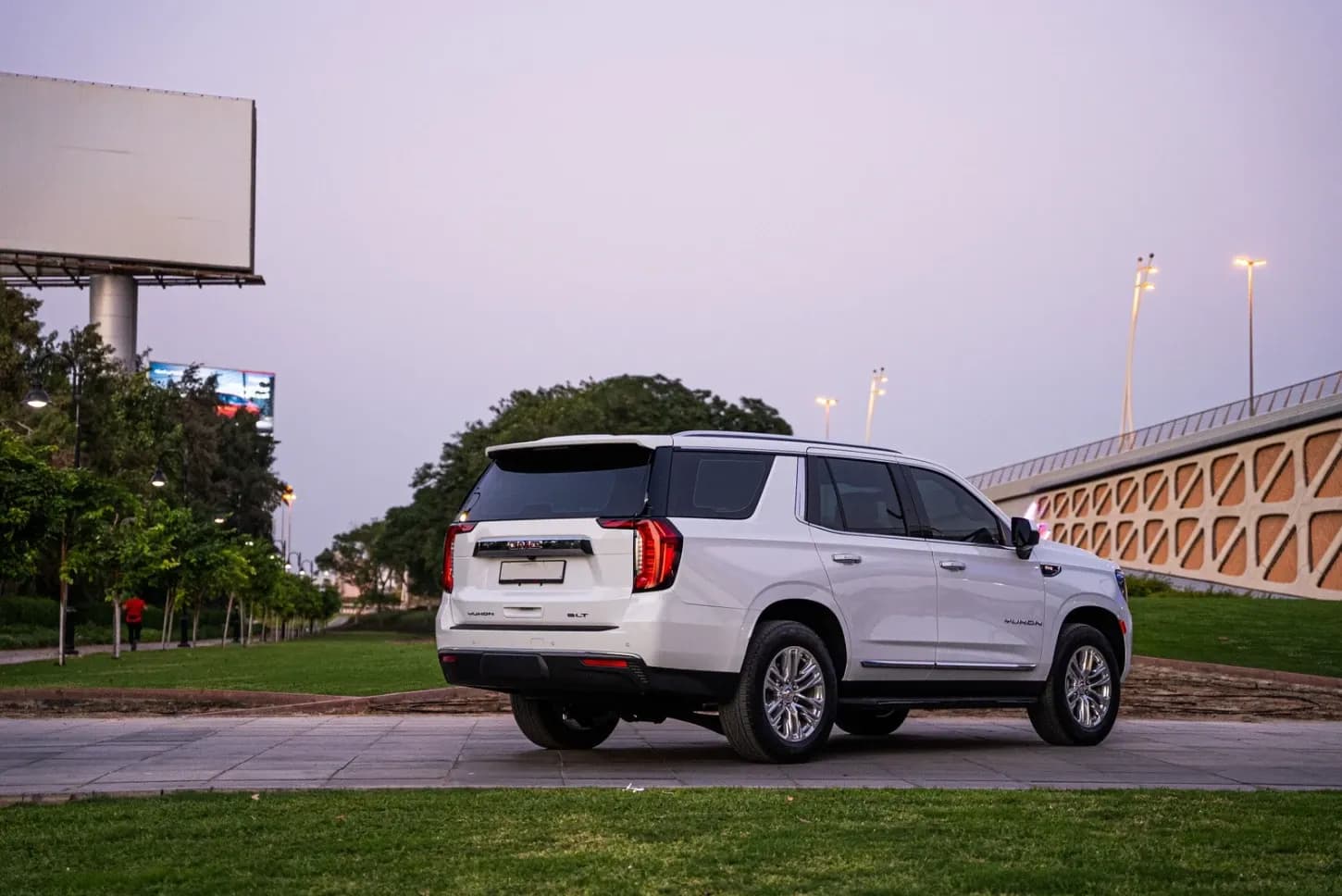 GMC GMC Yukon - 7 Seater Car rental car (2022) - image 3