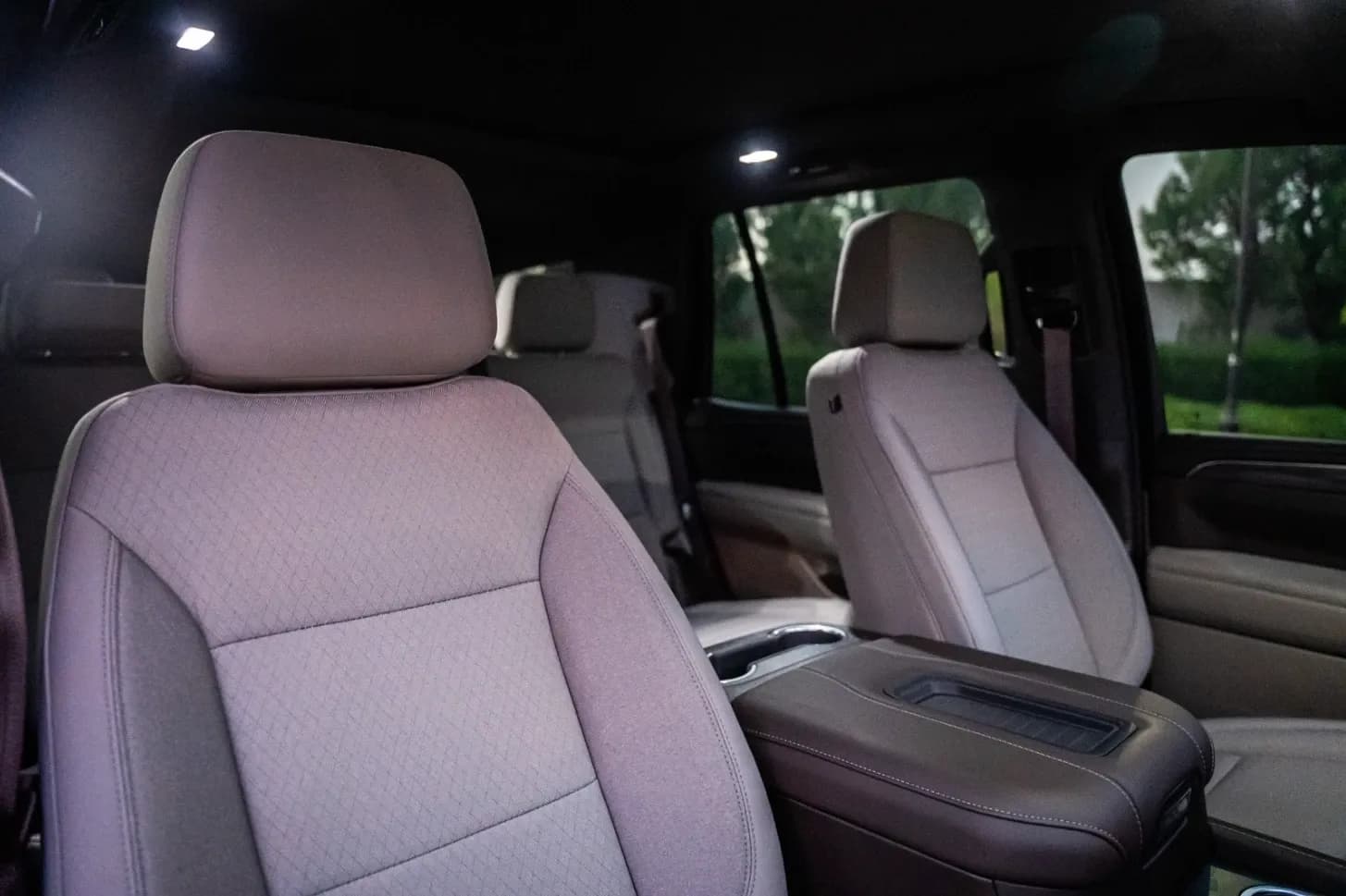 GMC GMC Yukon - 7 Seater Car rental car (2022) - image 5