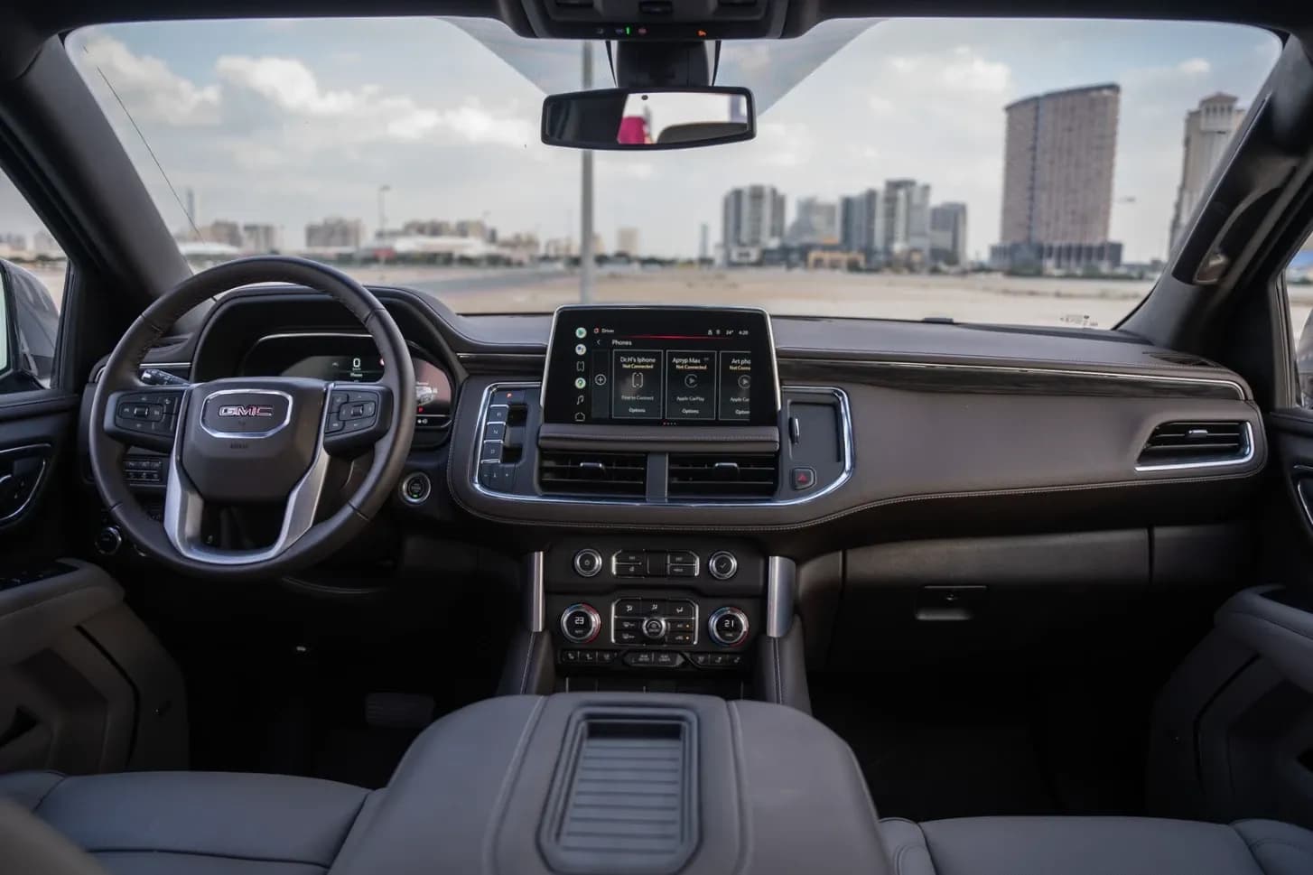 GMC GMC Yukon - 7 Seater Car rental car (2022) - image 3