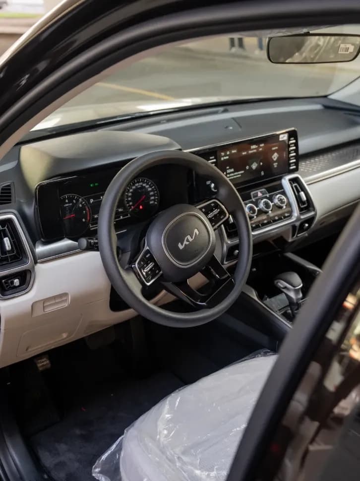 Kia Kia Sorento - 7 Seater Car rental car (2023) - image 3