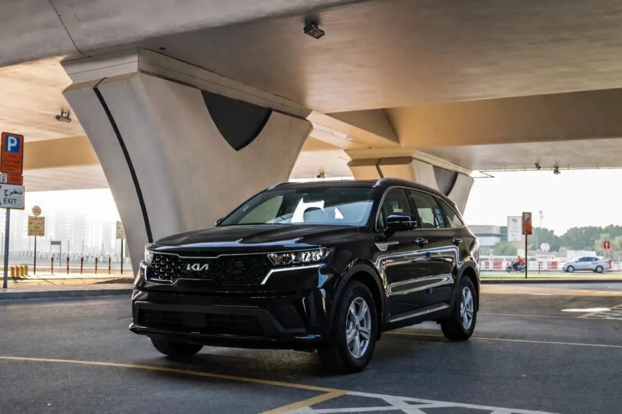 Kia Kia Sorento - 7 Seater Car rental car (2023) - image 2