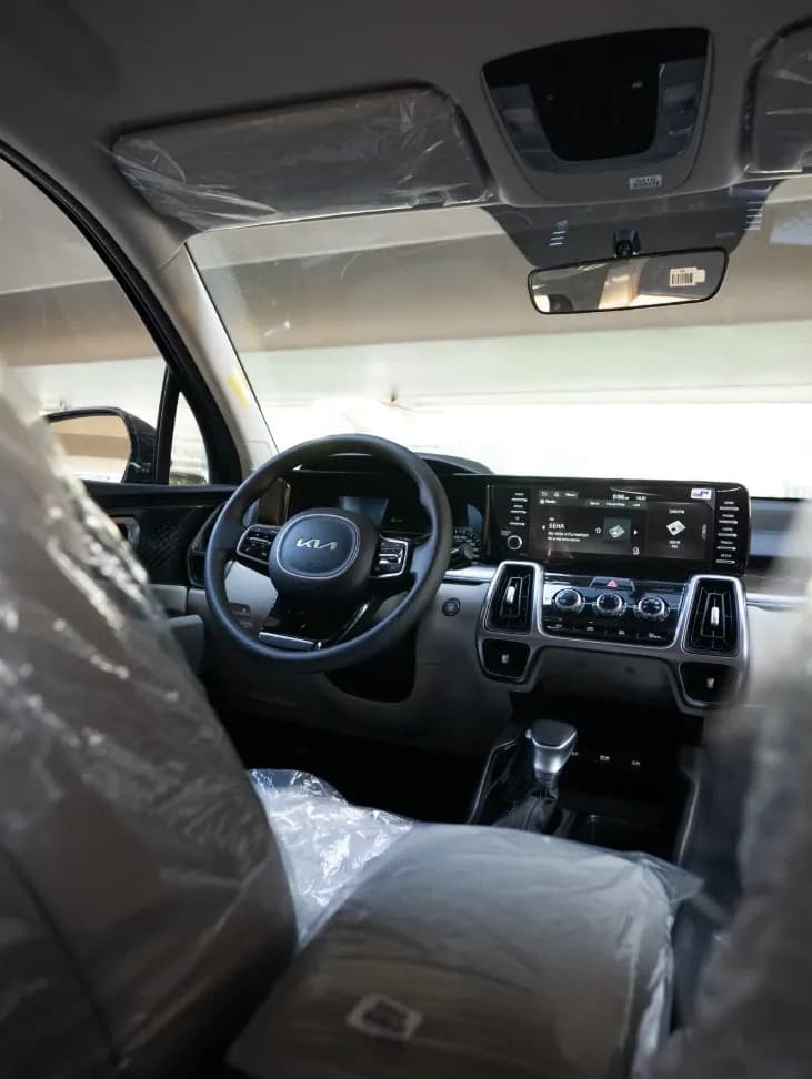 Kia Kia Sorento - 7 Seater Car rental car (2023) - image 4