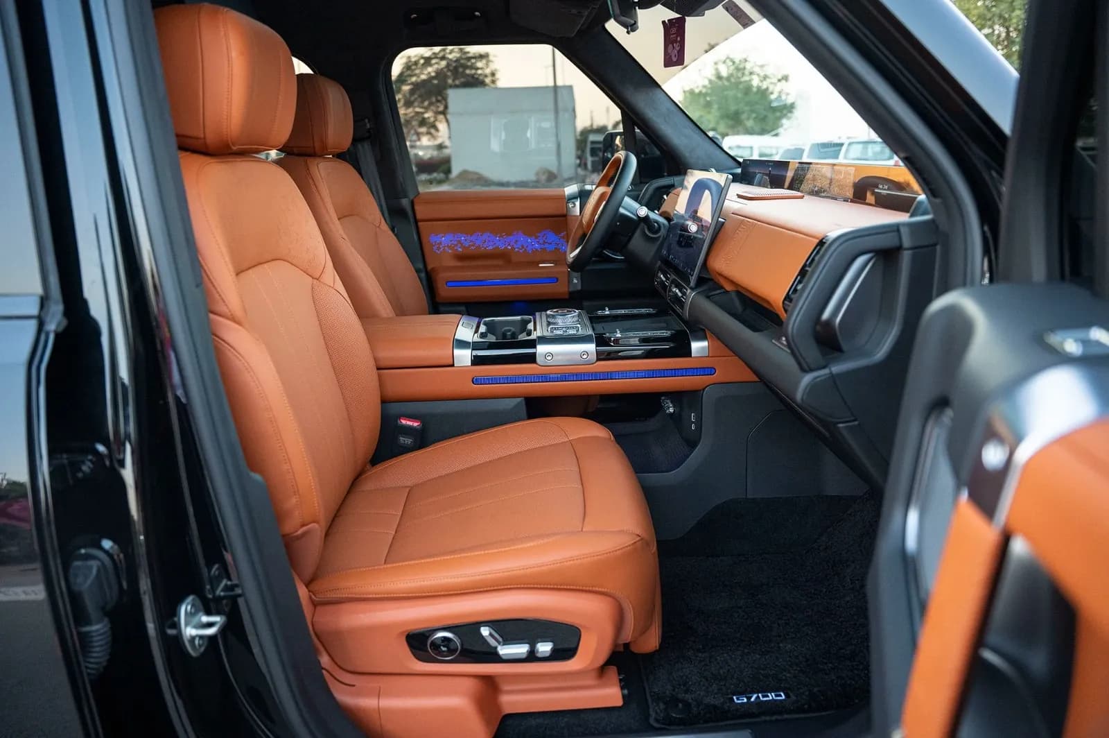 Jetour Jetour G700 Flagship - Luxury rental car (2025) - image 2