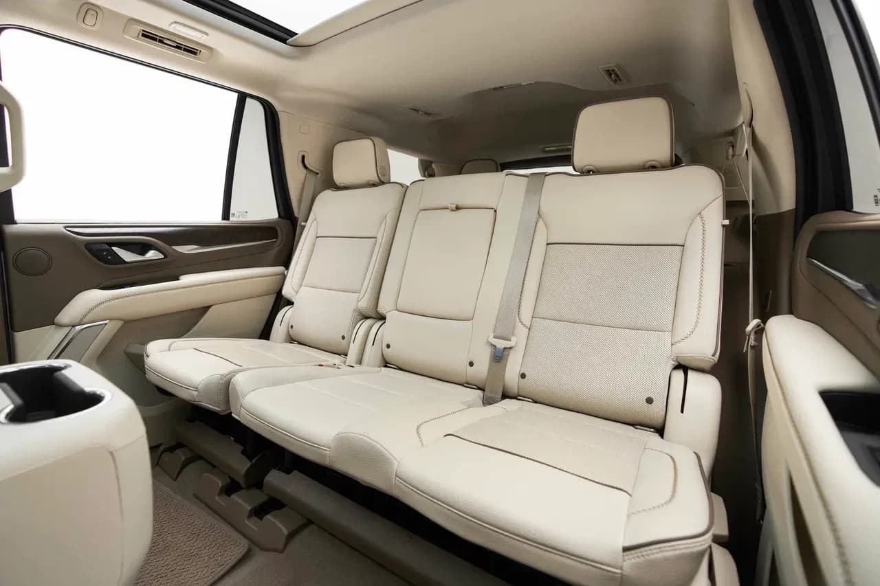GMC GMC Yukon - Luxury rental car (2024) - image 8