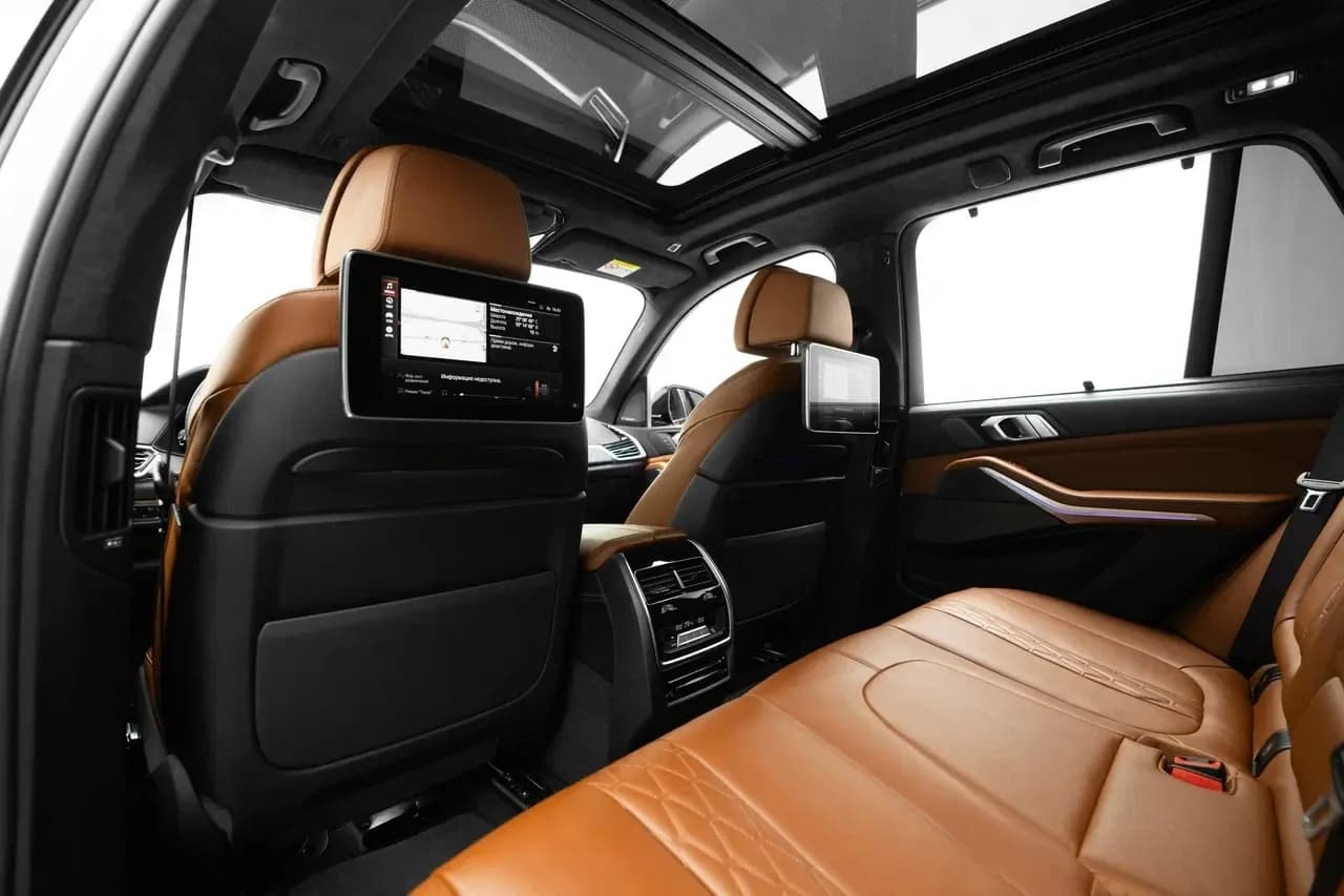 BMW BMW X5 - Luxury rental car (2025) - image 7