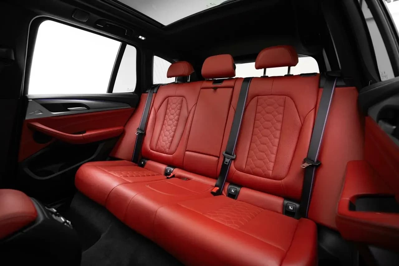 BMW BMW 3 Series - Sports rental car (2022) - image 7
