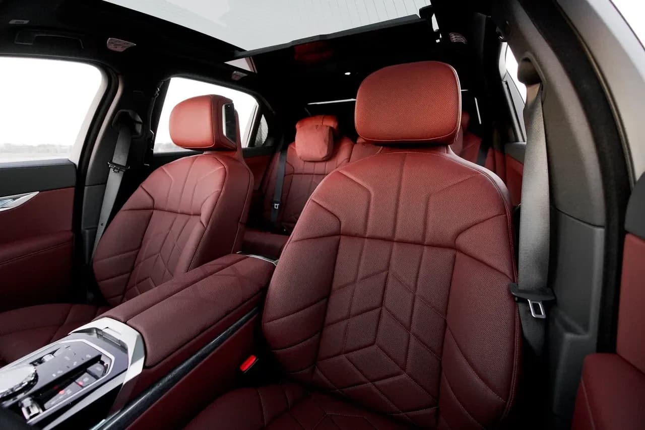 BMW BMW 7 Series - Luxury rental car (2024) - image 6