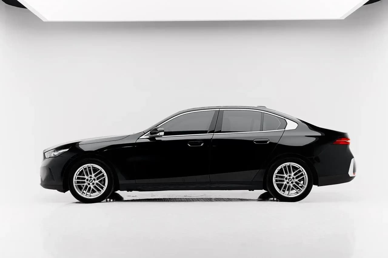 BMW BMW 5 Series - Luxury rental car (2024) - image 2