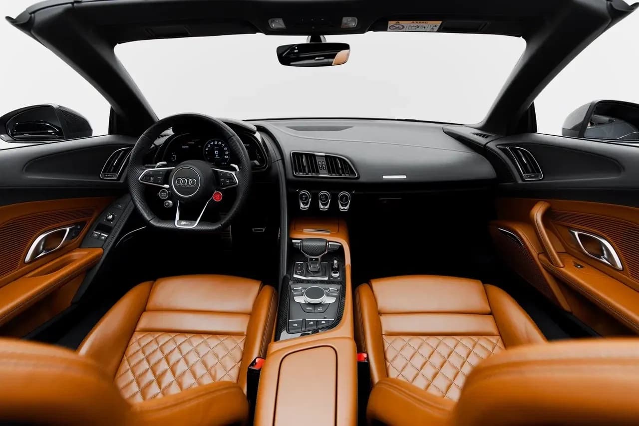 Audi Audi R8 - Sports rental car (2023) - image 4