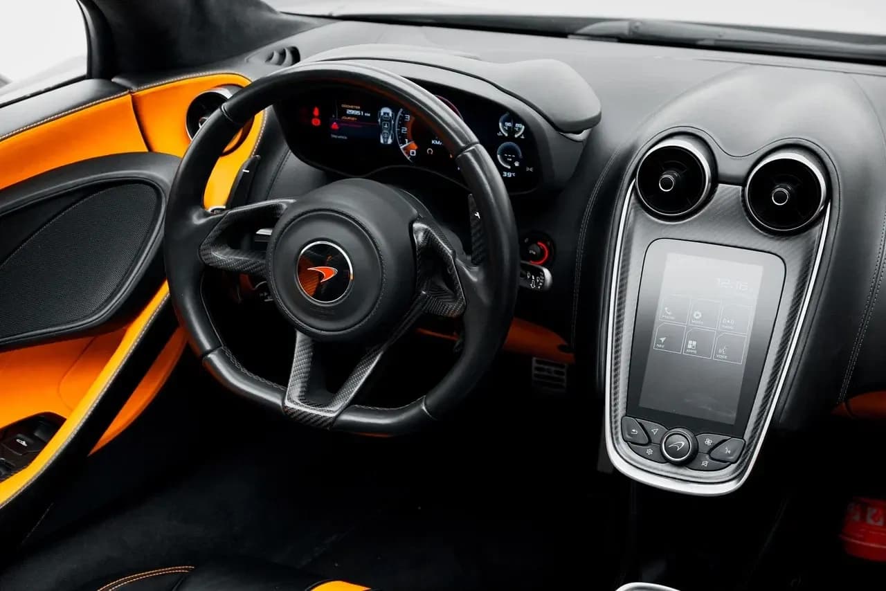McLaren Mclaren 720s Spider - Sports rental car (2021) - image 4