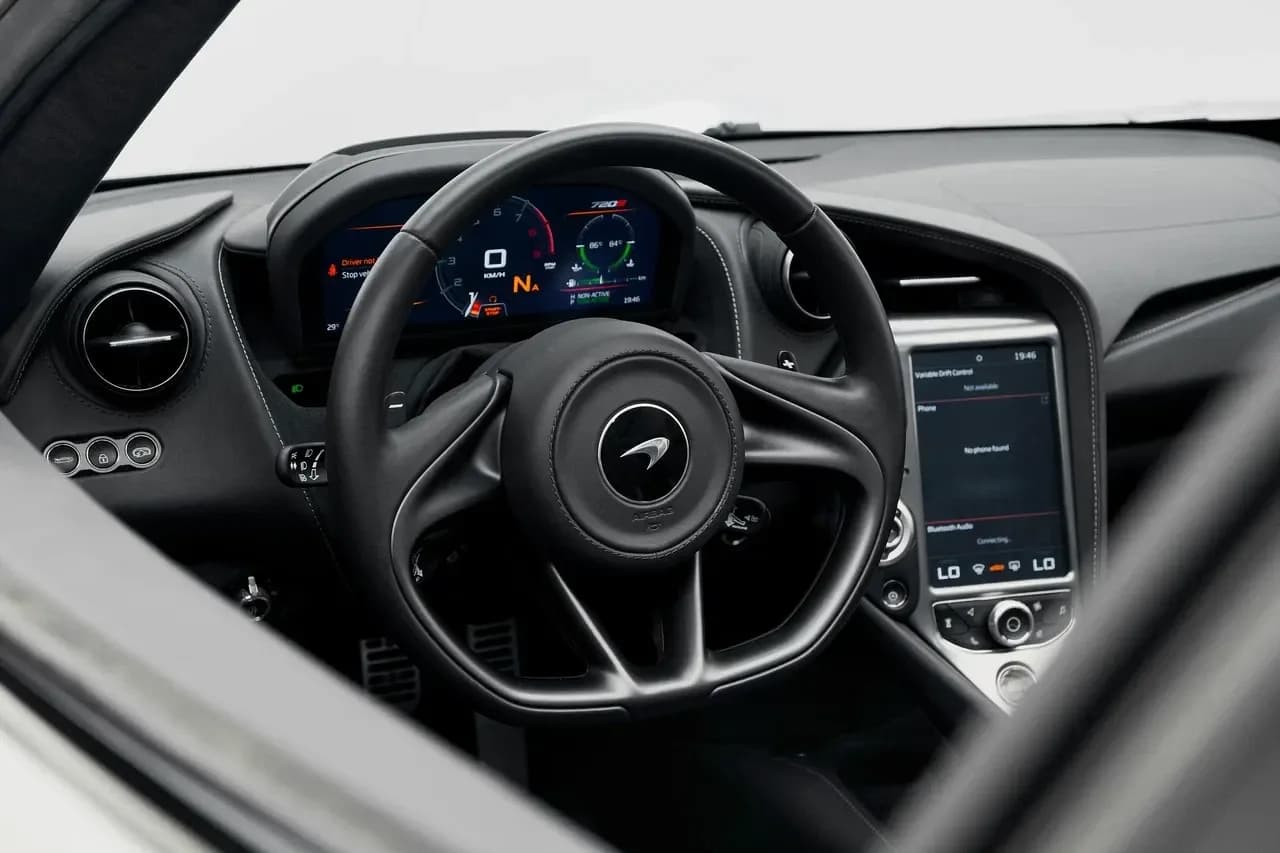 McLaren Mclaren 720s Spider - Supercar rental car (2023) - image 5
