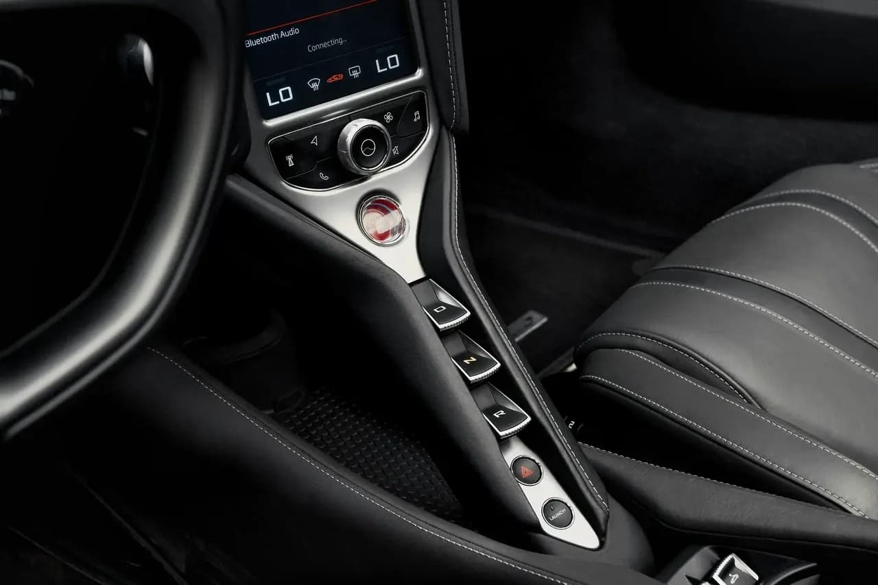 McLaren Mclaren 720s Spider - Supercar rental car (2023) - image 6