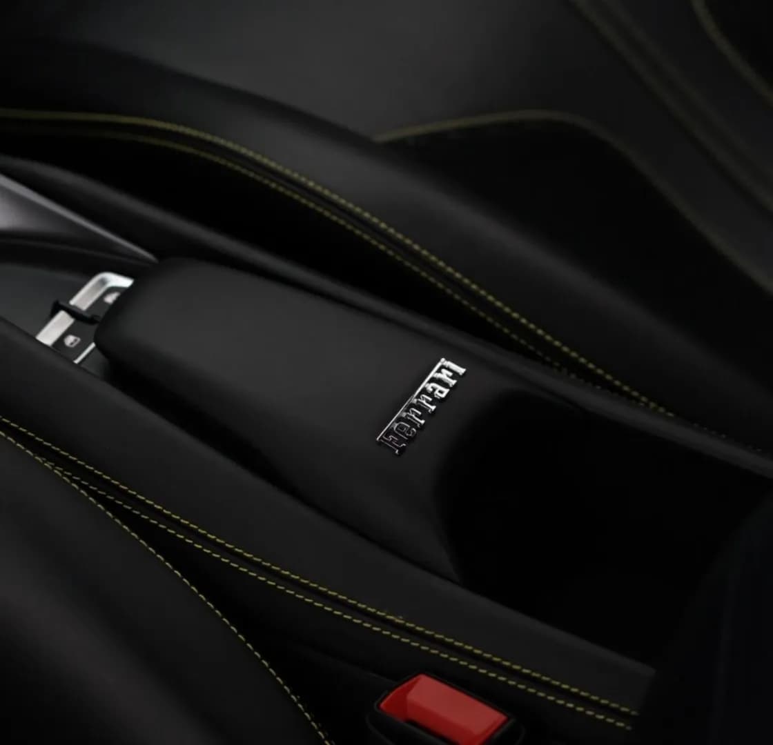 Ferrari Ferrari F8 Tributo - Sports rental car (2022) - image 2