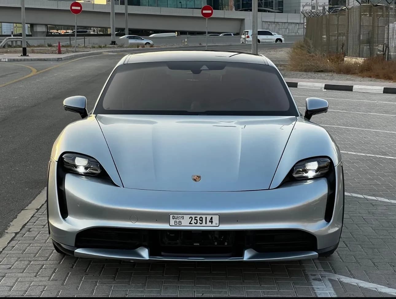 Porsche Porsche Taycan - Sports rental car (2023) - image 1