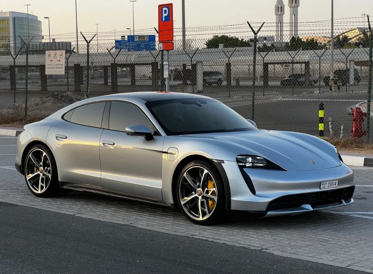 Porsche Porsche Taycan - Sports rental car (2023) - image 4