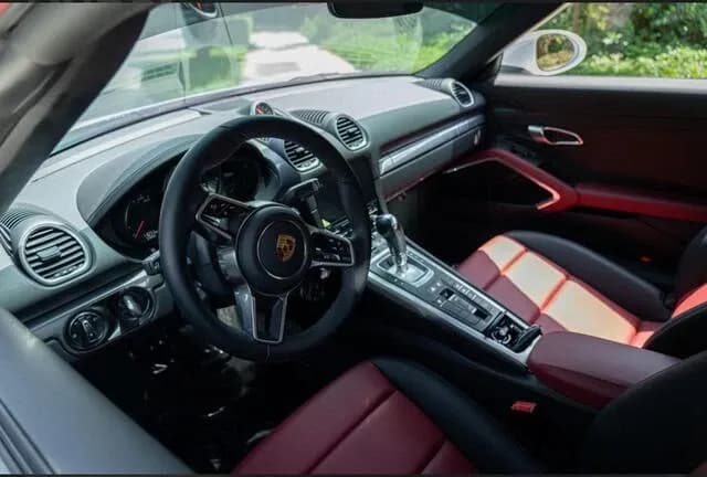 Porsche Porsche 718 Boxster Convertible - Sports rental car (2022) - image 2