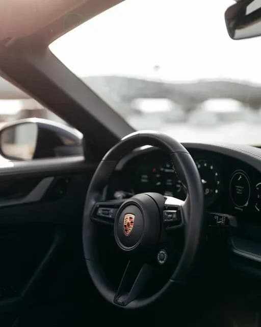 Porsche Porsche 911 Carrera 4S Spyder - Sports rental car (2023) - image 5