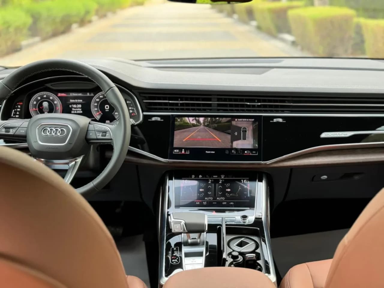 Audi Audi Q8 - Luxury rental car (2024) - image 4