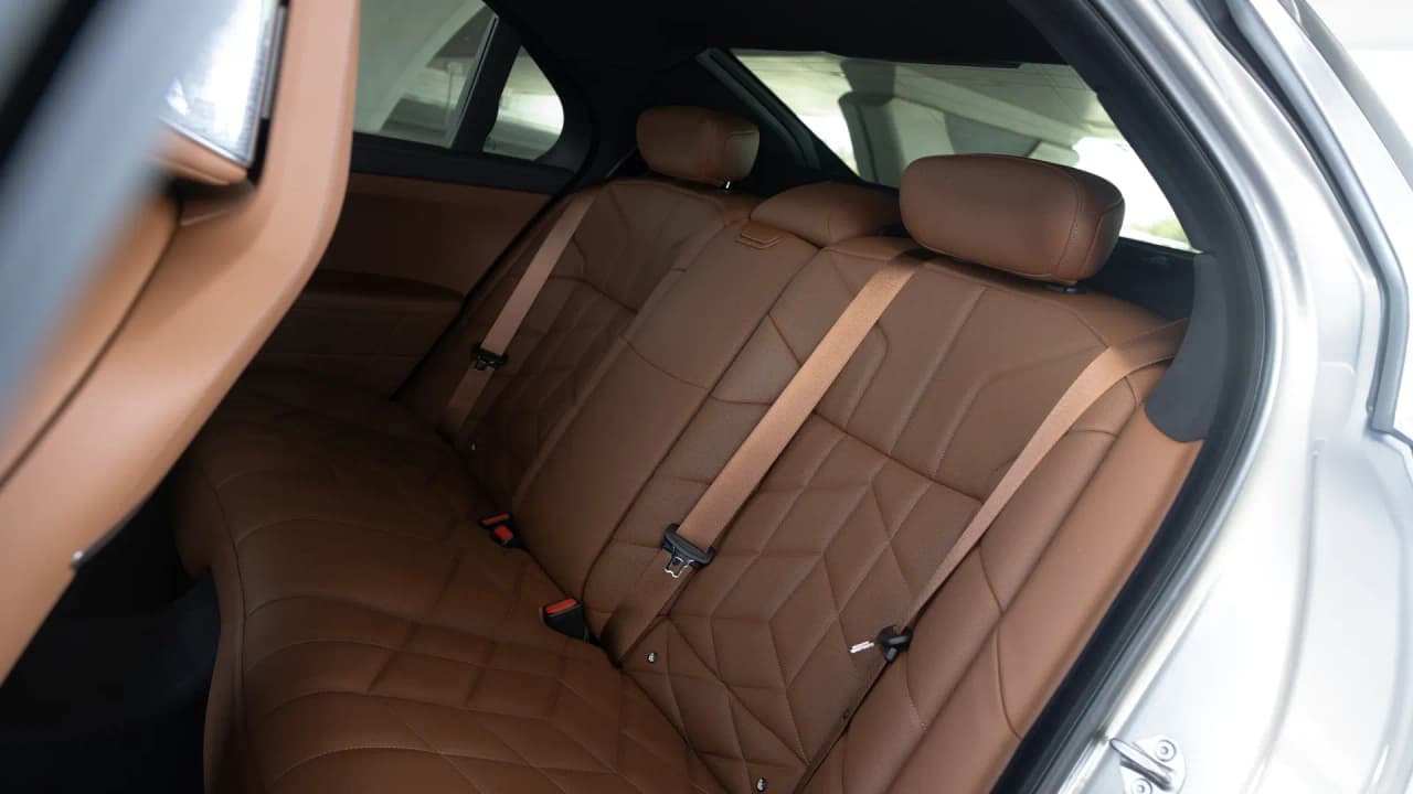 BMW BMW 760 I - Luxury rental car (2024) - image 2