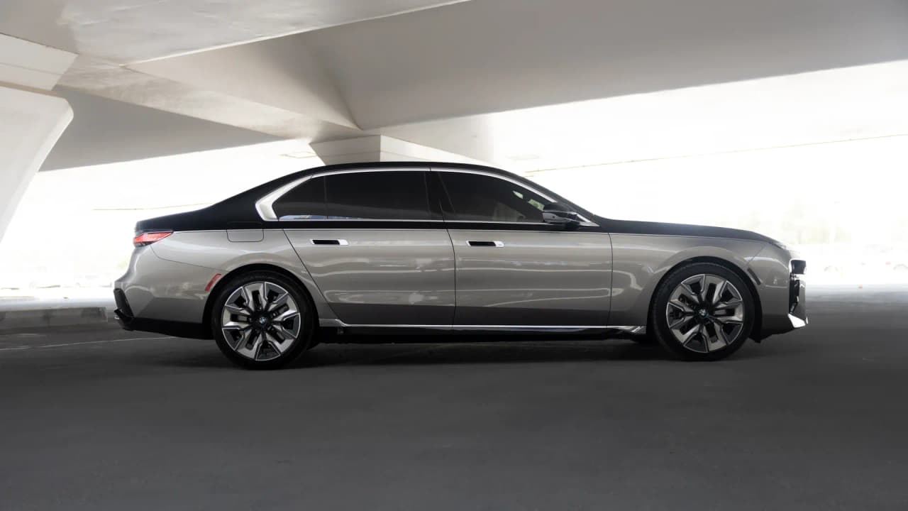 BMW BMW 760 I - Luxury rental car (2024) - image 5