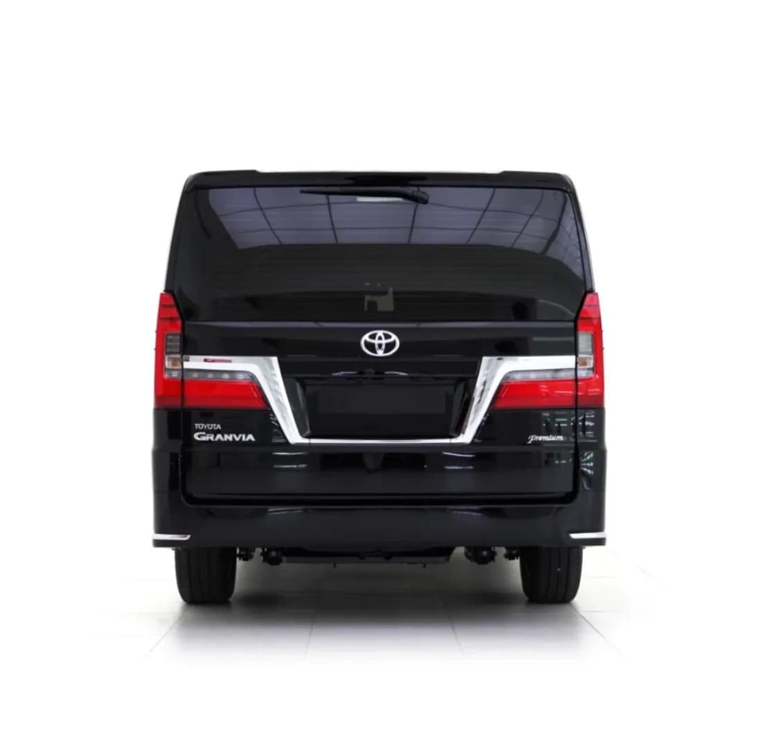 Toyota Toyota - 7 Seater Car rental car (2023) - image 6