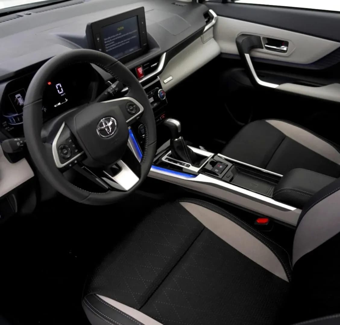 Toyota Toyota Veloz - 7 Seater Car rental car (2024) - image 9
