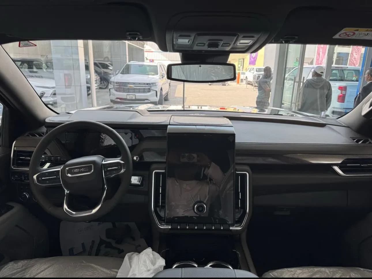 GMC GMC Yukon - 7 Seater Car rental car (2025) - image 12