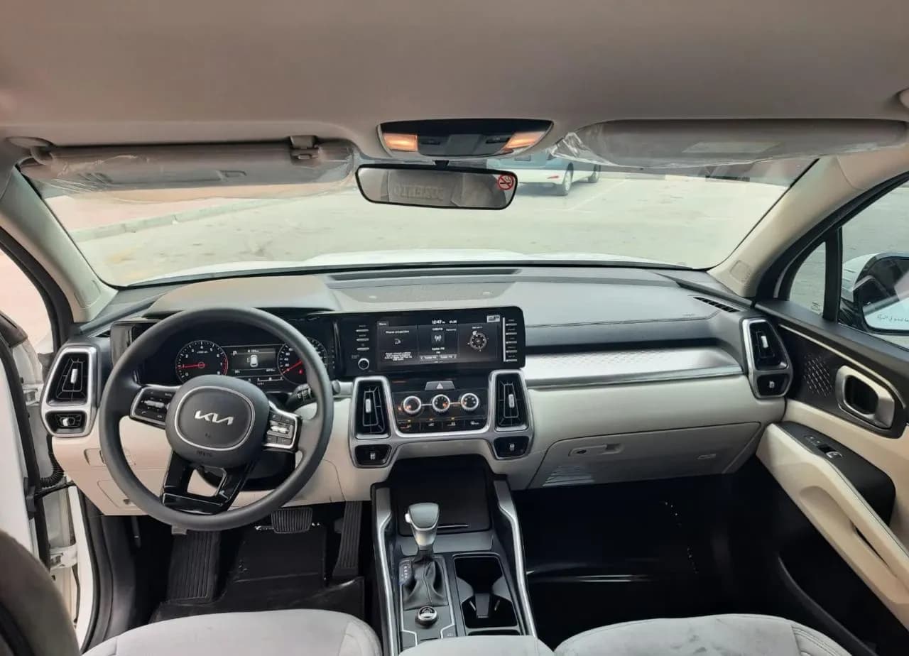 Kia Kia Sorento - 7 Seater Car rental car (2024) - image 3