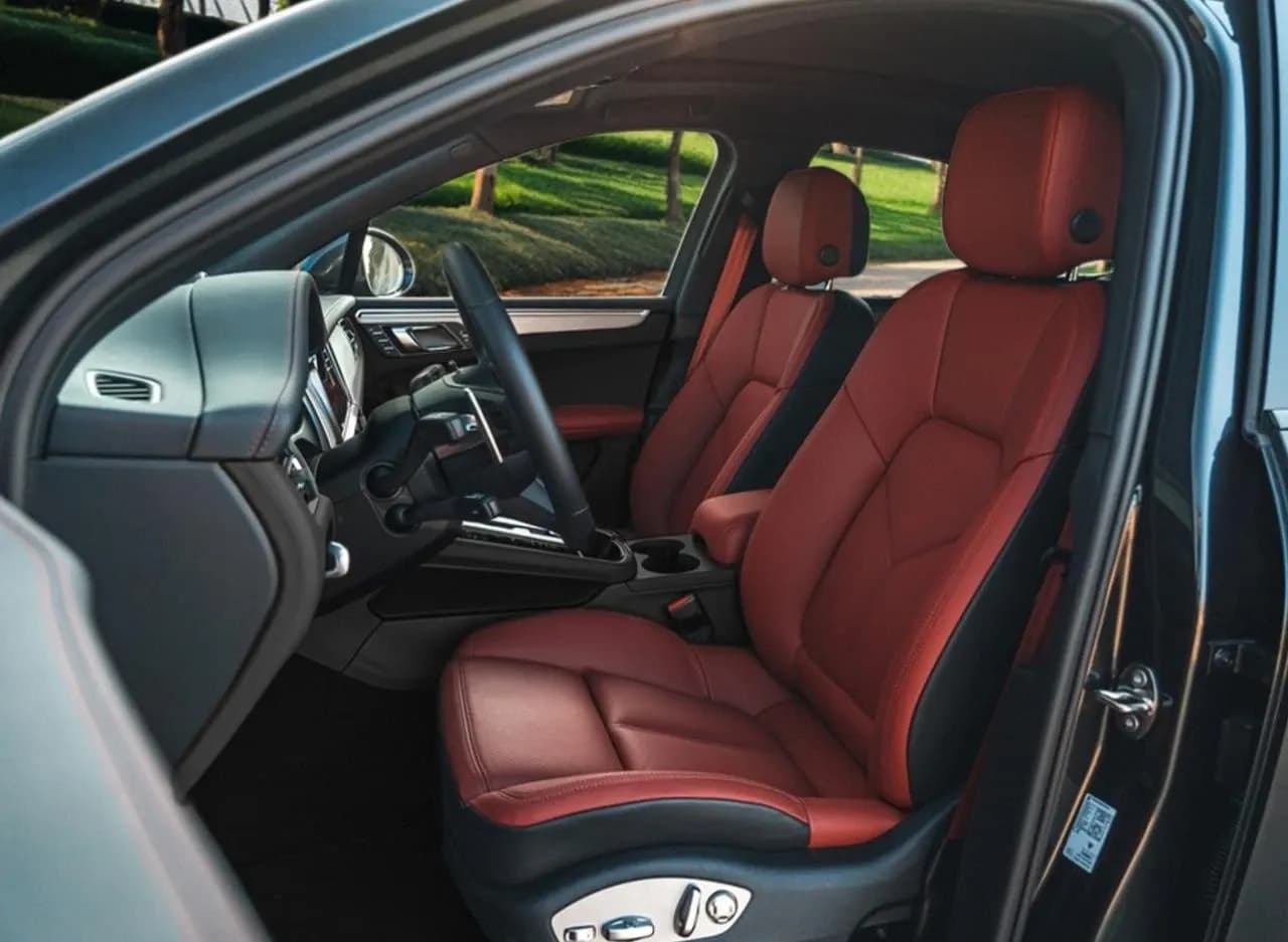 Porsche Porsche Macan - Luxury rental car (2024) - image 7
