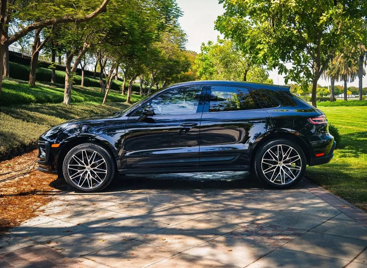 Porsche Porsche Macan - Luxury rental car (2024) - image 12