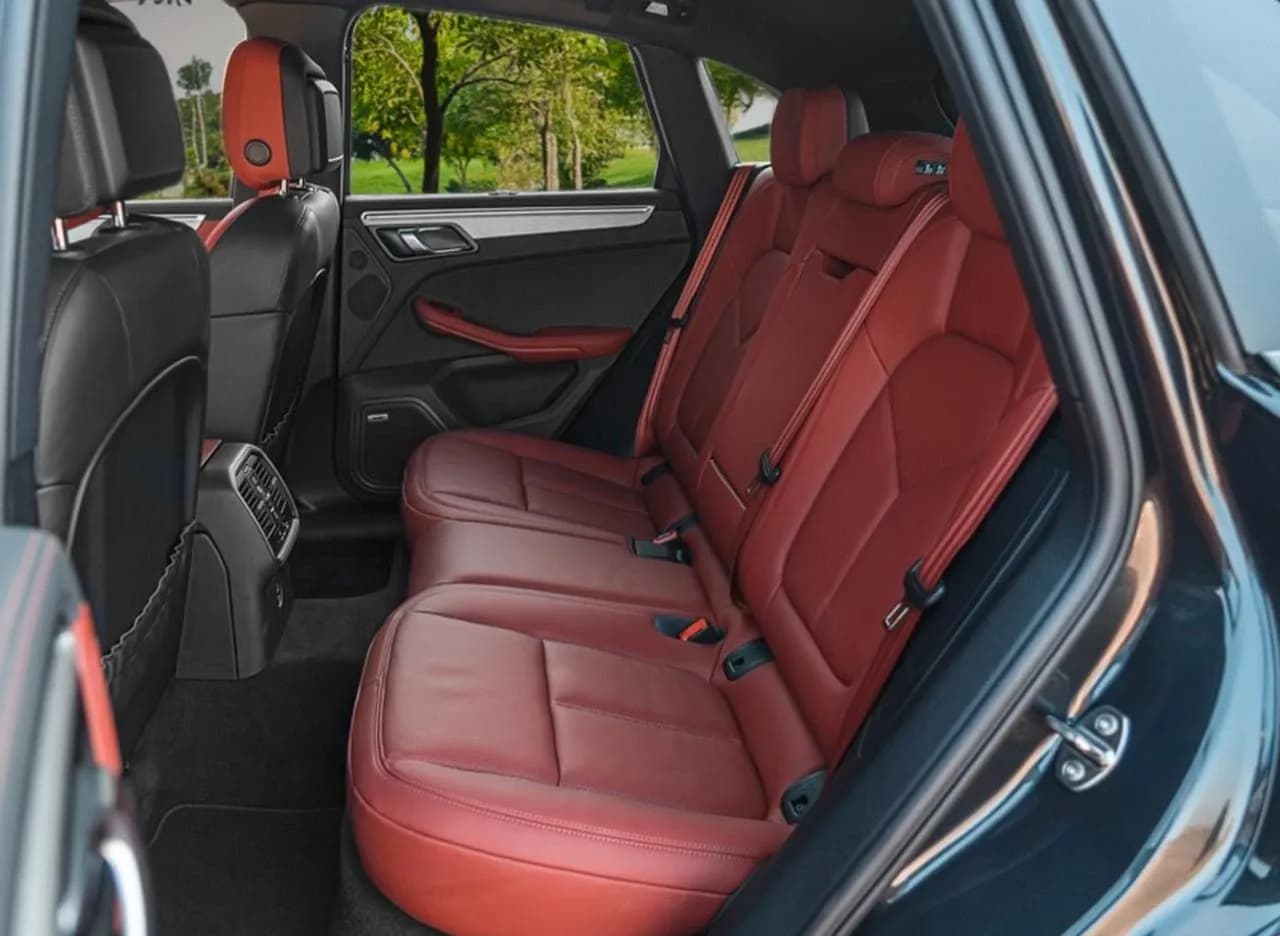 Porsche Porsche Macan - Luxury rental car (2024) - image 14