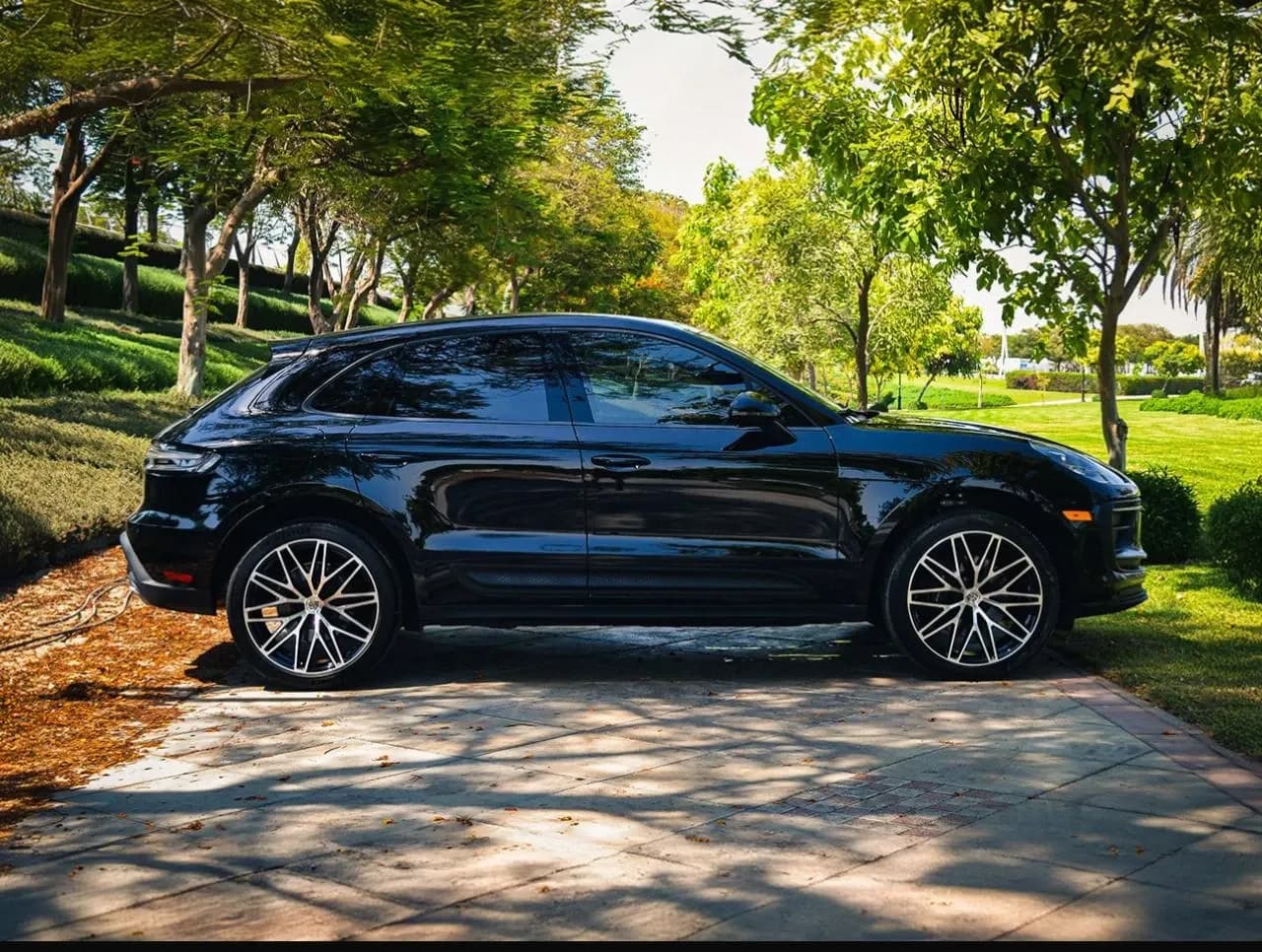 Porsche Porsche Macan - Luxury rental car (2024) - image 19