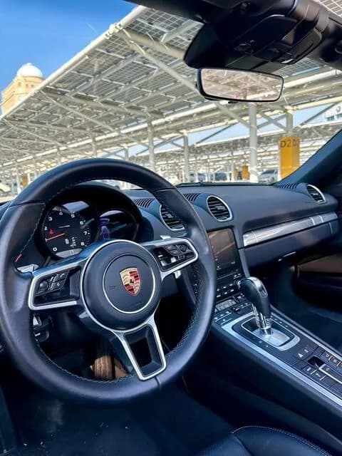 Porsche Porsche 718 Boxster - Sports rental car (2023) - image 7
