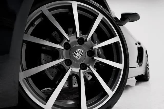 Porsche Porsche 718 Boxster - Sports rental car (2023) - image 9
